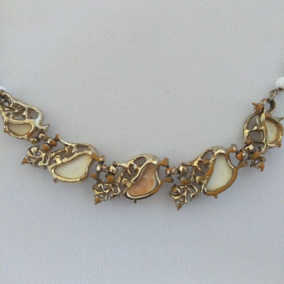Vintage White and Gold leaf Choker - Picture 5 of 7